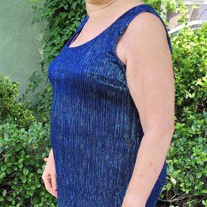 R&M Richards, Size 16 Blue with Silver threads through on vertical.